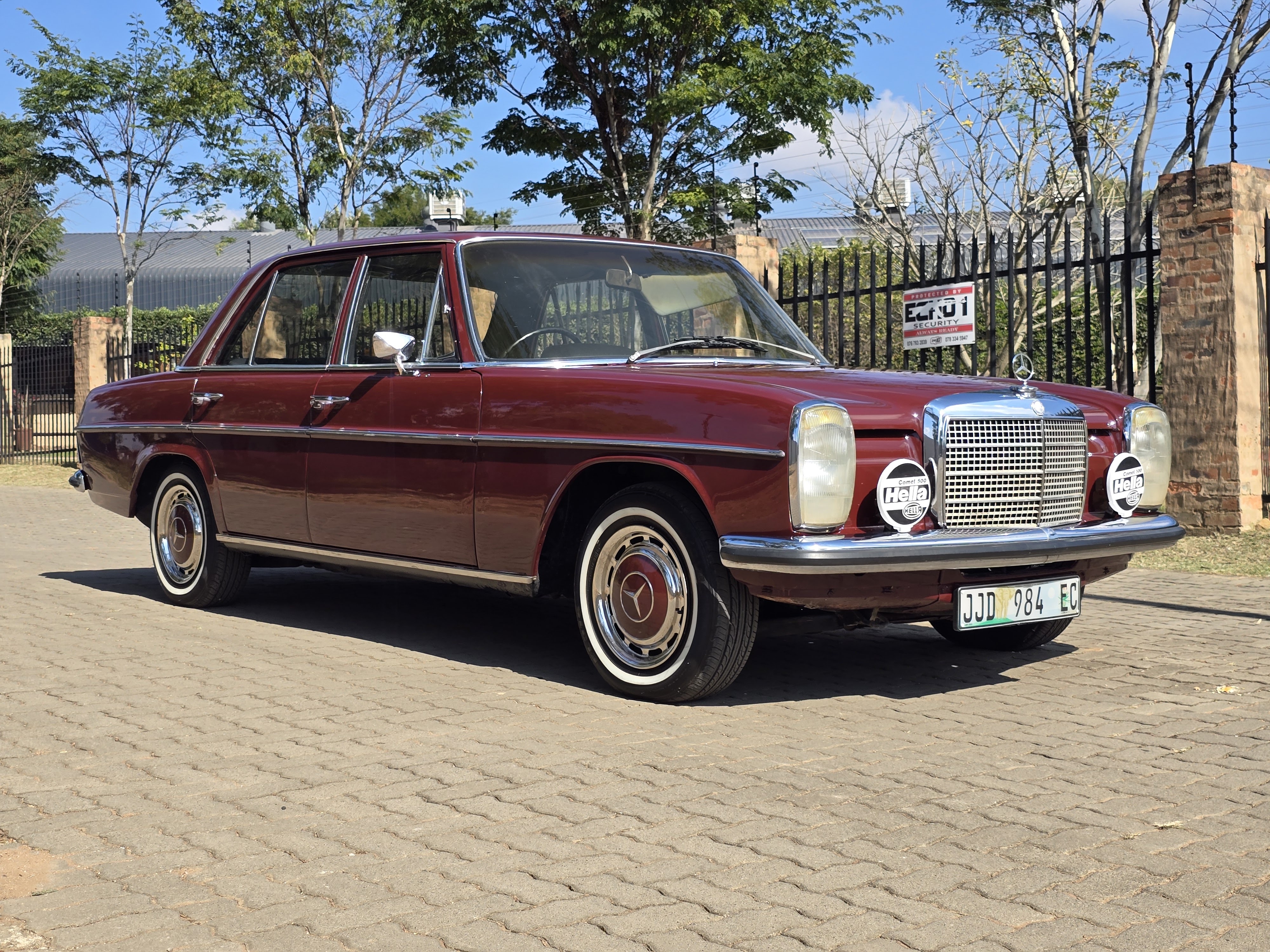 1975 Mercedes Benz 230E W115